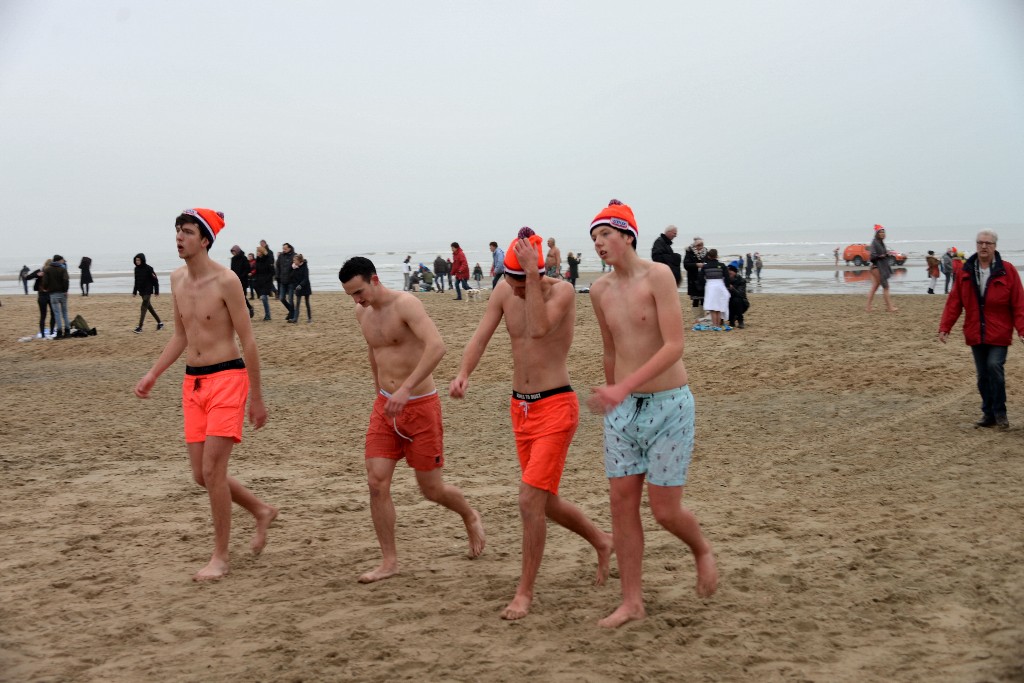../Images/Nieuwjaarsduik Nederzandt 2020 153.jpg